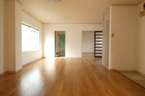 第2ハイツM&M201の居間