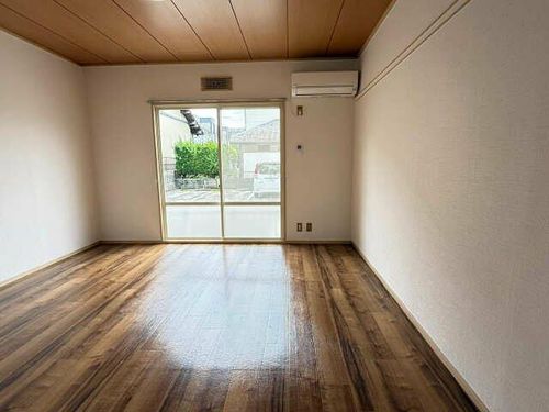 ジュネスハウスの居間