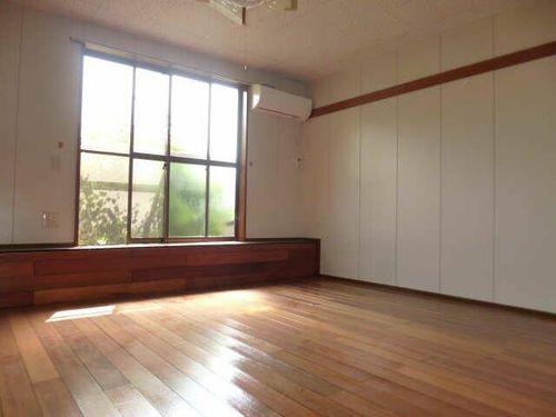 広栄荘7棟の居間