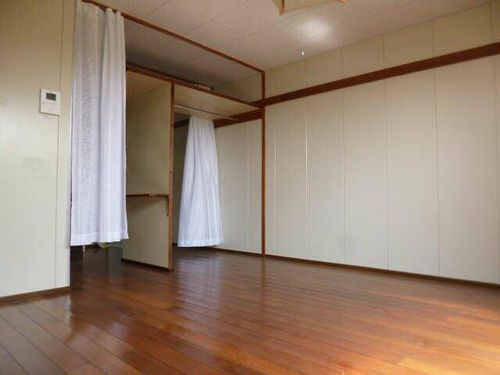 広栄荘7棟の居間