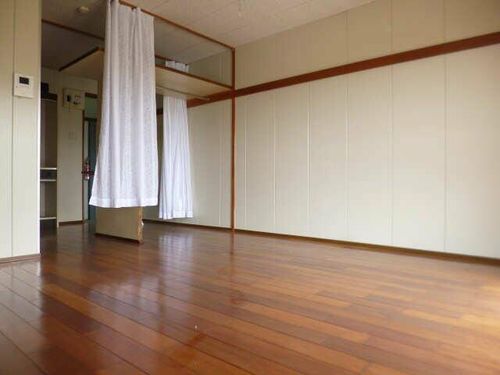 広栄荘7棟の居間