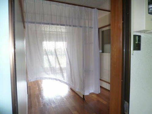 広栄荘7棟の玄関