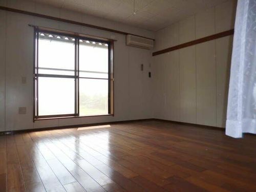 広栄荘7棟の居間