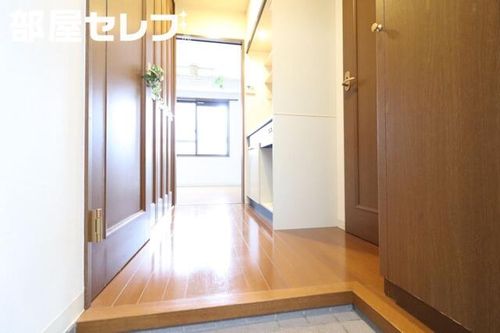 アーバンハイツ中町Ⅱ番館の玄関