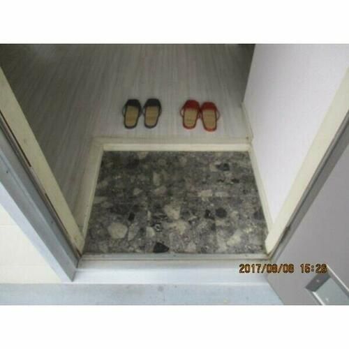 大阪府大阪狭山市東野西1丁目(アパート)の賃貸物件の玄関