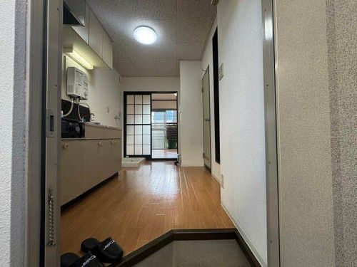 ハイツ本山の玄関