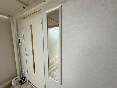 LIFE壱番館の玄関