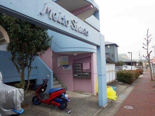 メイトーシェスタの玄関