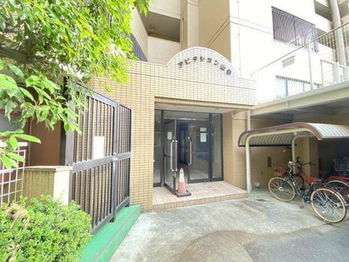 アビタシオン山手の玄関