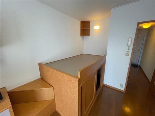ドミール中島N108の居間