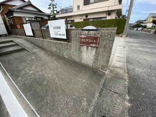 セピアコートの玄関