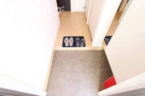 プティ メゾン101の玄関