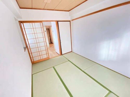 シティコザワの居間