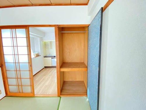 シティコザワの内装