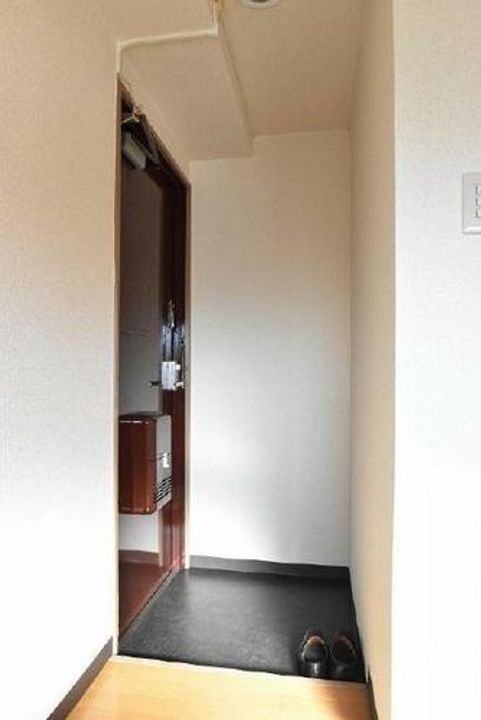 ヴィーヴル藤の森2Aの玄関