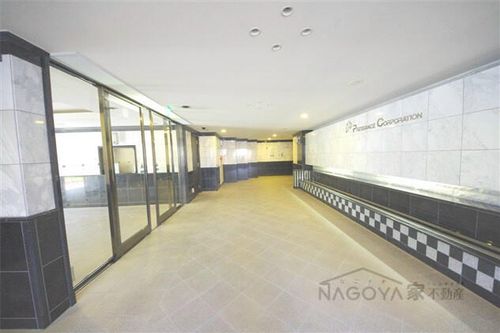 プレサンス泉セントマークの玄関