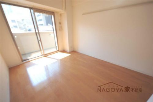 プレサンス泉セントマークの居間