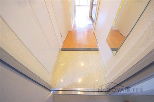 プレサンス泉セントマークの玄関