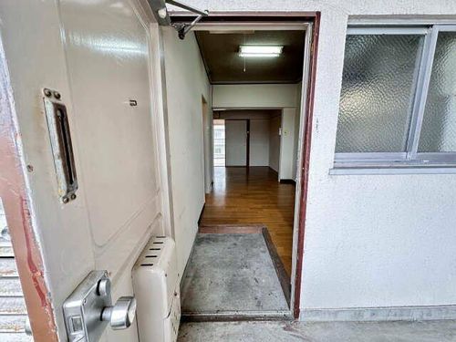 高彦ハイツの玄関