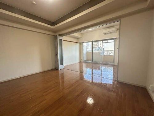 名駅・ドットマンションの居間