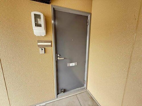 サニーコート明和 A棟の玄関