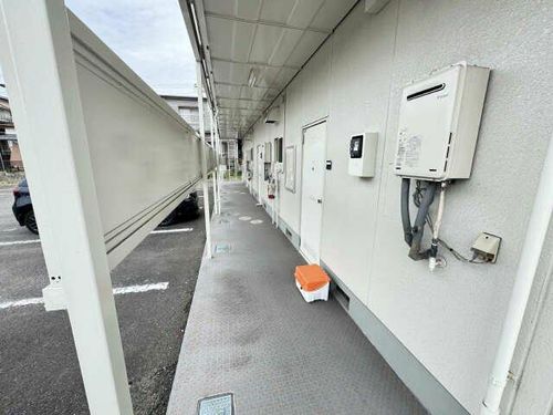 サンライズ百合ヶ丘C棟の玄関