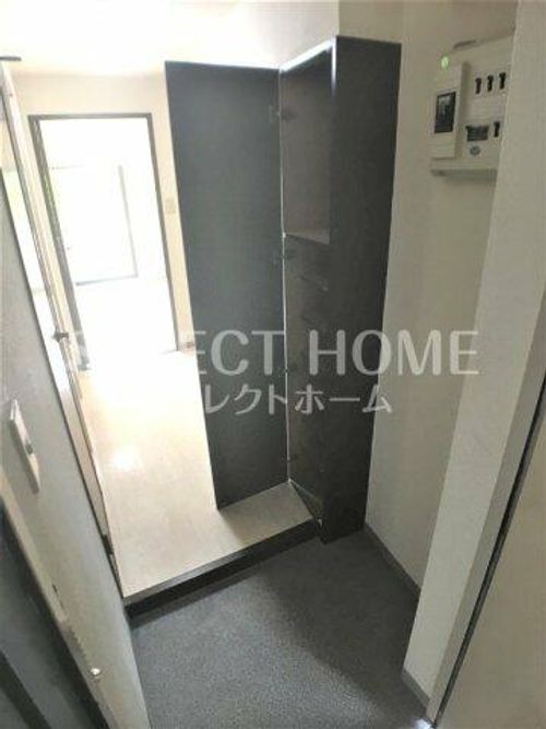 セラヴィ坂崎507の玄関