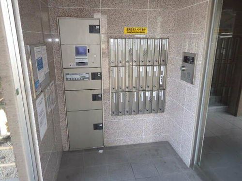 ホリーステージ城山の玄関