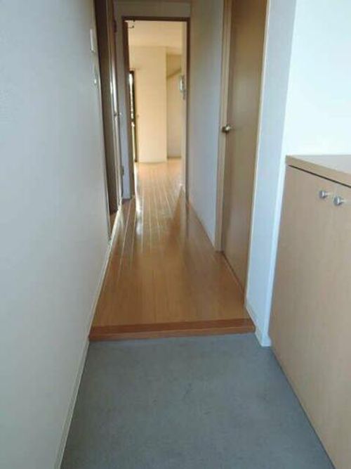 ホリーステージ城山の玄関