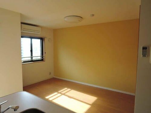 ホリーステージ城山の居間