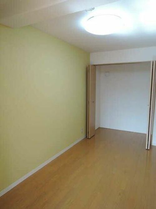 ホリーステージ城山の居間