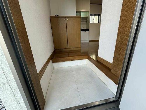 コーポアリスの玄関