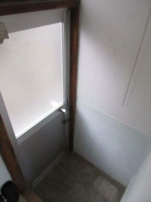 英マンションの玄関