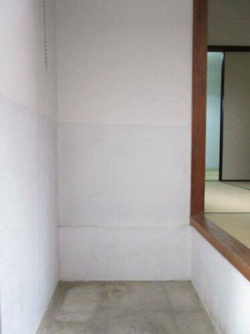 英マンションの玄関