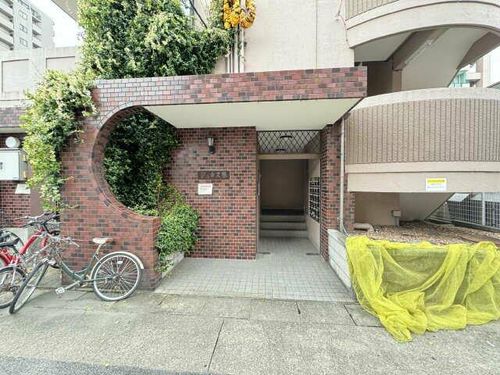 ジュネス原の玄関
