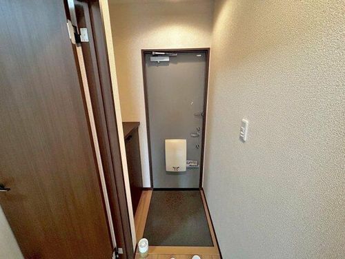 ベルリード加美北Aの玄関