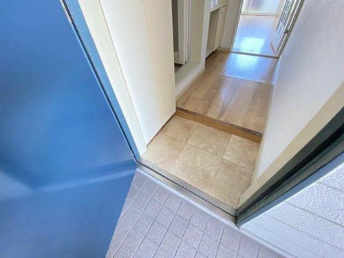 ニッシンハイツ高畑の玄関
