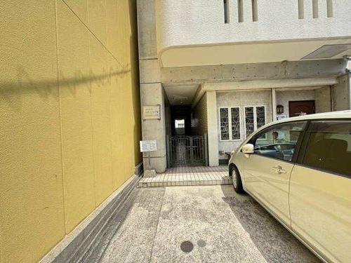 サンシャインハイツの玄関