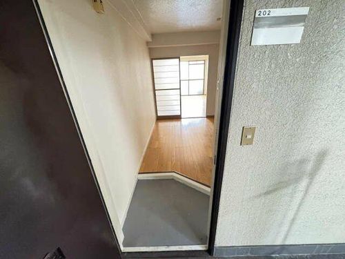 サンシャインハイツの玄関