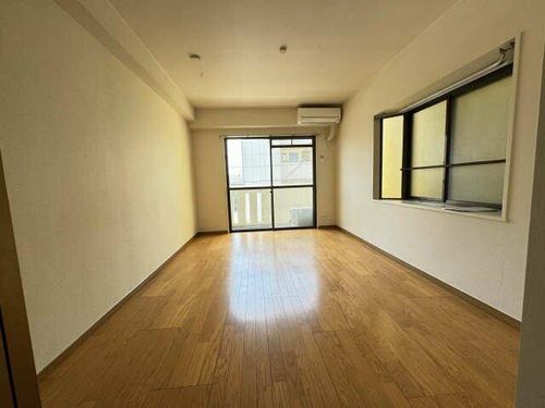 サンシャインハイツの居間