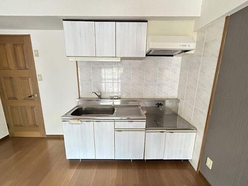 シャルダン中尾301のキッチン