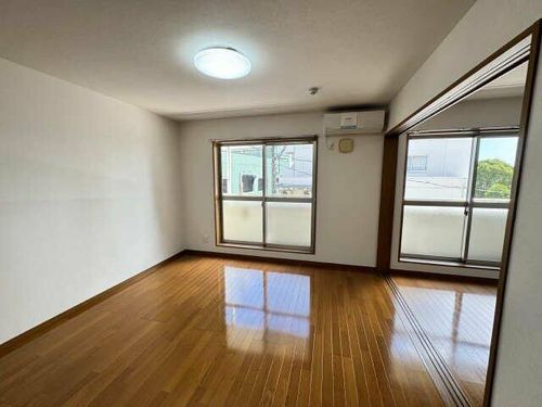 RESIDENCE四季 弐番館の居間