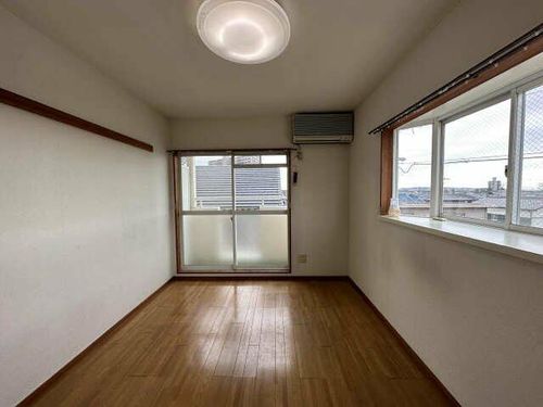 アデナック14の居間