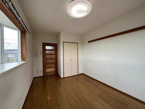 アデナック14の居間