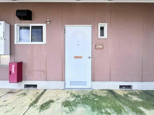 スカイルコスモスC棟の玄関