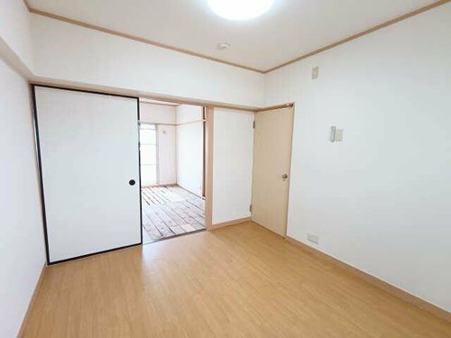 日長台荘A棟の居間
