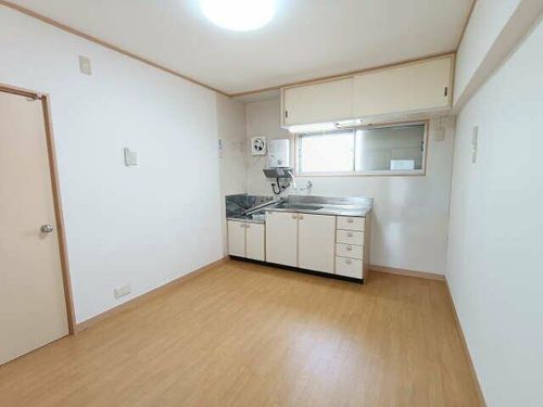 日長台荘A棟の居間