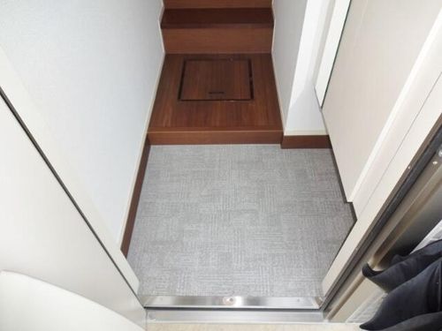 Raffine Biwaの玄関