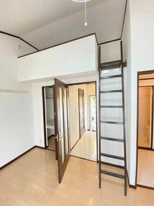 ハートヒルズ西大友の居間