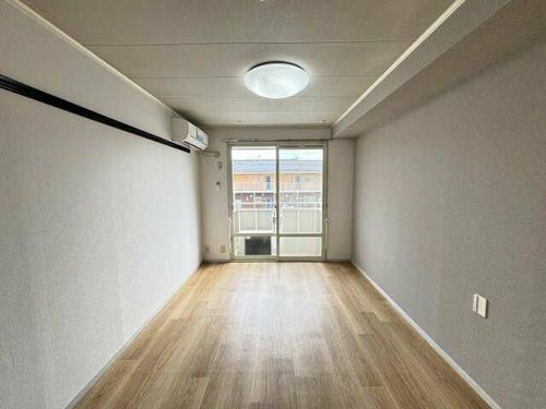 エクセルゴウシの居間